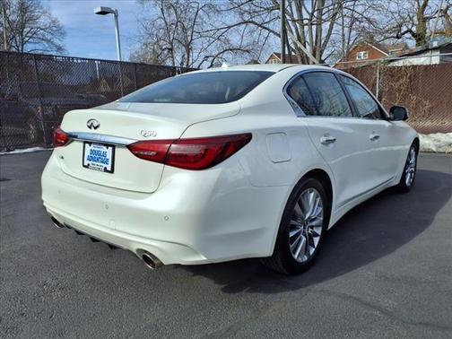 2023 INFINITI Q50 LUXE