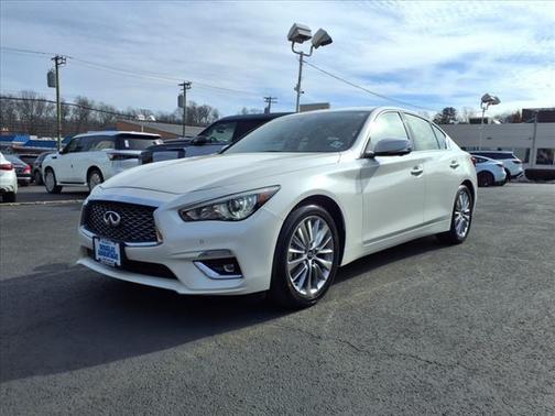 2023 INFINITI Q50 LUXE