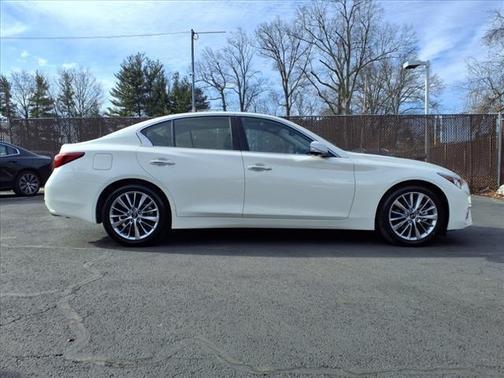 2023 INFINITI Q50 LUXE