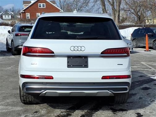 2024 Audi Q7 55 Premium Plus