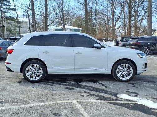 2024 Audi Q7 55 Premium Plus