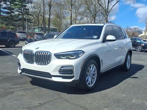 White Metallic 2019 BMW X5 xDrive40i