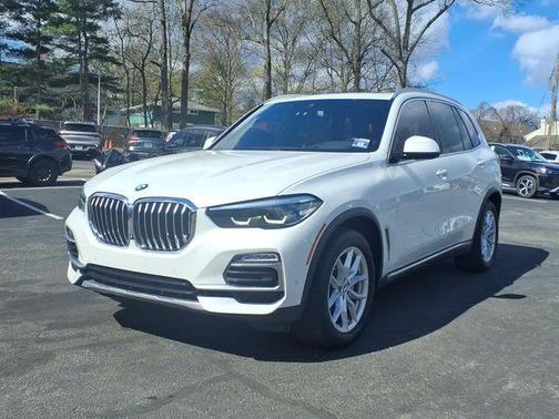 White Metallic 2019 BMW X5 xDrive40i