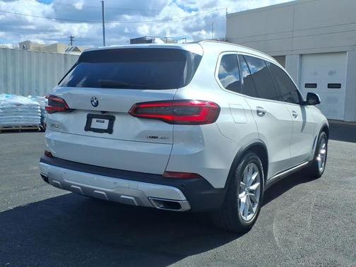 White Metallic 2019 BMW X5 xDrive40i
