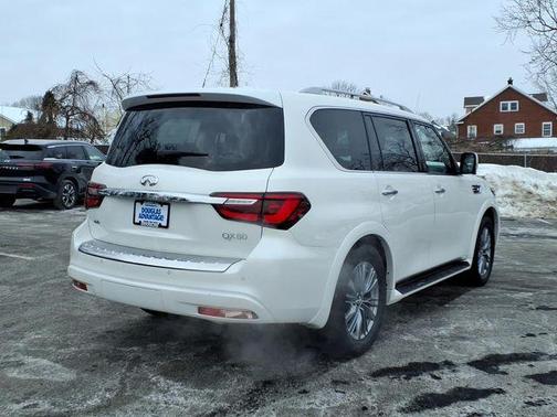 2023 INFINITI QX80 Luxe