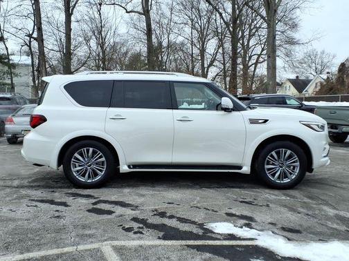 2023 INFINITI QX80 Luxe