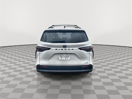 2023 Toyota Sienna LE