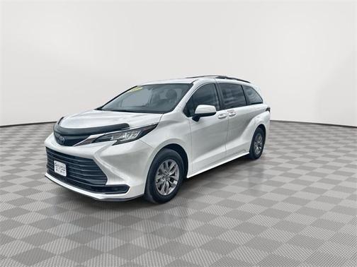 2023 Toyota Sienna LE