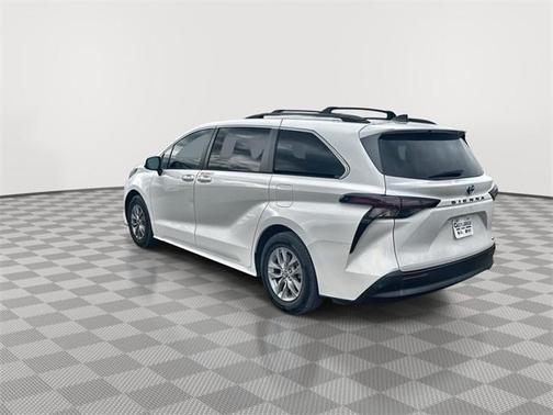 2023 Toyota Sienna LE
