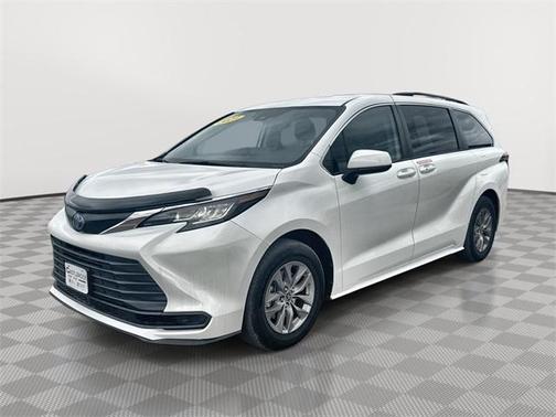 2023 Toyota Sienna LE