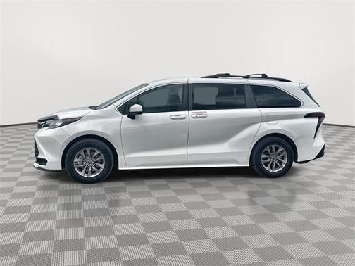 2023 Toyota Sienna LE