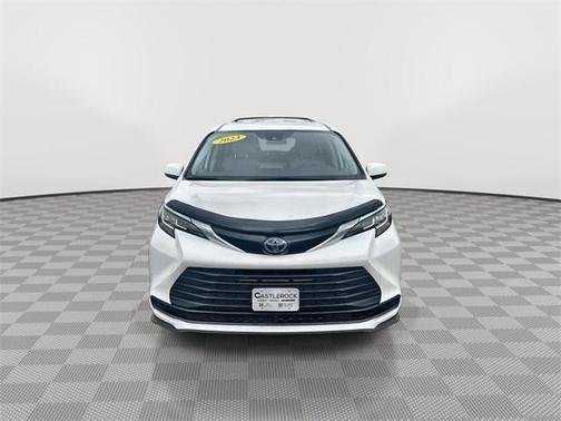 2023 Toyota Sienna LE