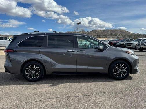 2025 Toyota Sienna Platinum 7 Passenger