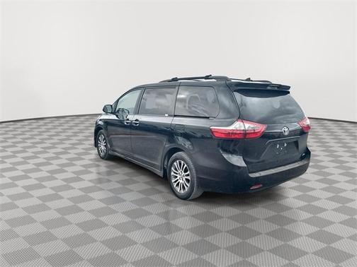 2020 Toyota Sienna XLE