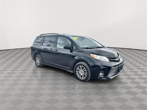 2020 Toyota Sienna XLE