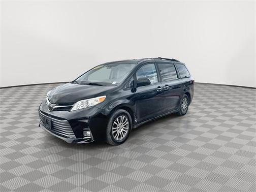 2020 Toyota Sienna XLE