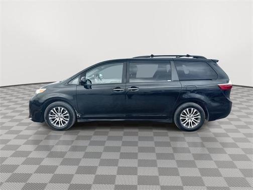 2020 Toyota Sienna XLE