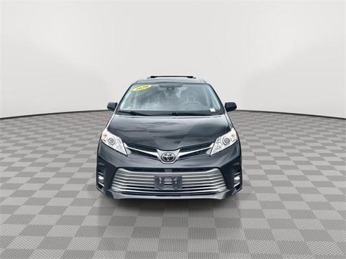 2020 Toyota Sienna XLE