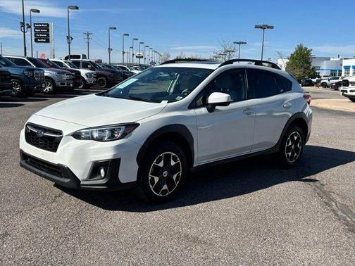 Crystal White Pearl 2018 Subaru Crosstrek 2.0i Premium