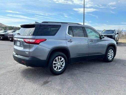 Satin Steel Metallic 2021 Chevrolet Traverse LT Leather