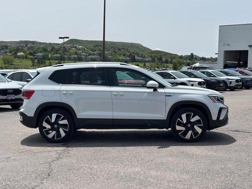 2024 Volkswagen Taos 1.5T SEL