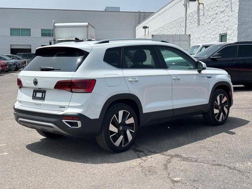 2024 Volkswagen Taos 1.5T SEL