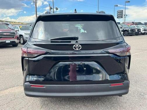 Midnight Black Metallic 2026 Toyota Sienna XLE