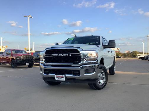 2024 RAM 3500 Tradesman Crew Cab 4x4 6'4' Box