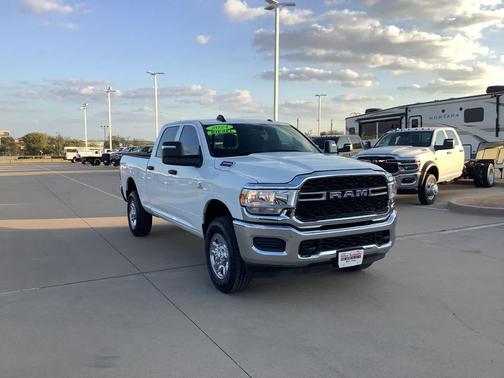 2024 RAM 3500 Tradesman Crew Cab 4x4 6'4' Box