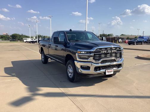 2025 RAM 2500 Tradesman Crew Cab 4x4 8' Box