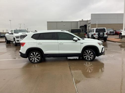 2022 Volkswagen Taos SE