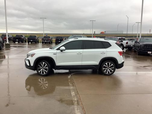 2022 Volkswagen Taos SE