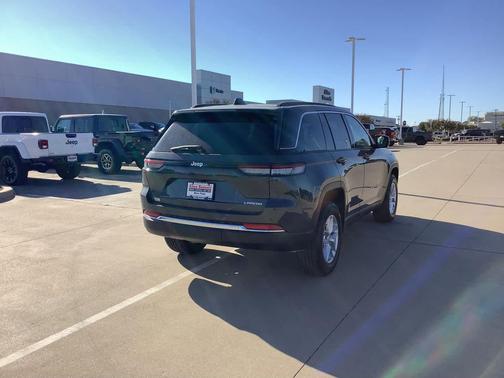 2025 Jeep Grand Cherokee Laredo