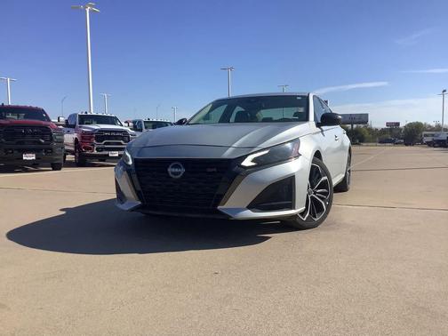 2023 Nissan Altima SR FWD