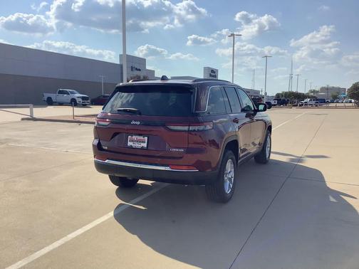 2025 Jeep Grand Cherokee Laredo