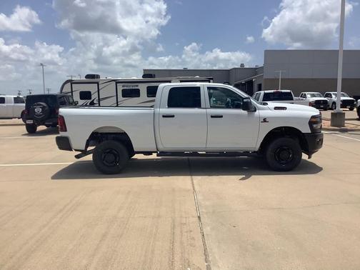 2025 RAM 2500 Tradesman Crew Cab 4x4 6'4' Box
