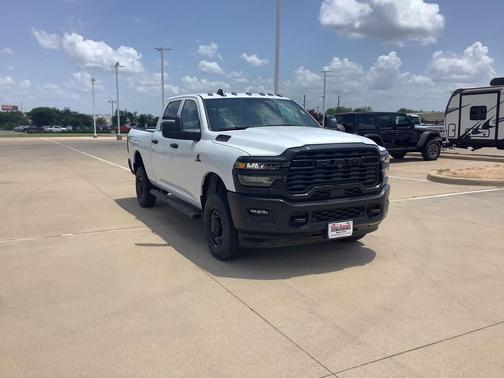 2025 RAM 2500 Tradesman Crew Cab 4x4 6'4' Box