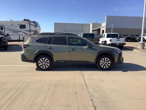 2025 Subaru Outback Premium