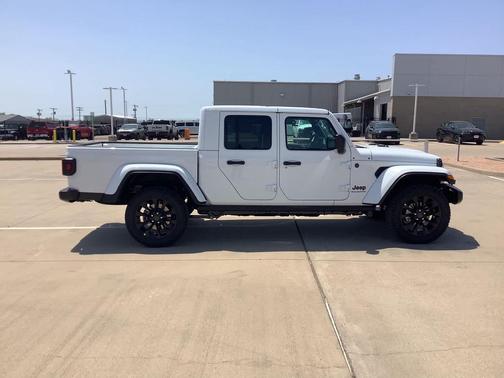 2025 Jeep Gladiator Nighthawk
