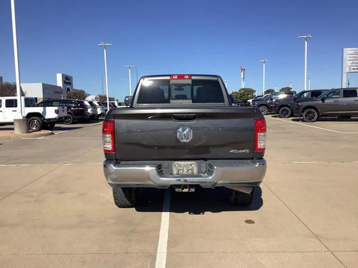 2022 RAM 2500 Tradesman Crew Cab 4x4 6'4' Box