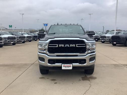 2022 RAM 2500 Tradesman Crew Cab 4x4 6'4' Box