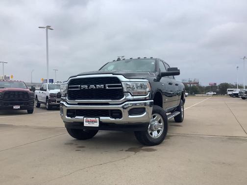 2022 RAM 2500 Tradesman Crew Cab 4x4 6'4' Box