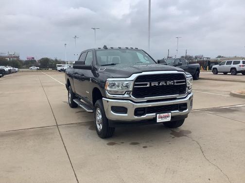 2022 RAM 2500 Tradesman Crew Cab 4x4 6'4' Box