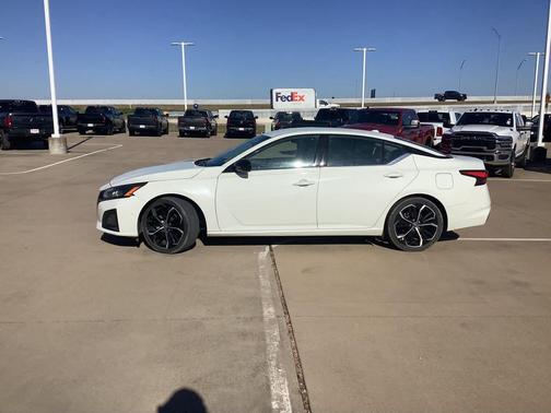 2024 Nissan Altima SR FWD