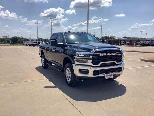 2025 RAM 2500 Tradesman Crew Cab 4x4 6'4' Box