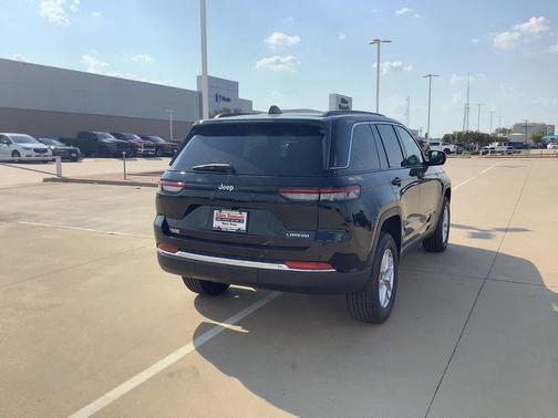 2025 Jeep Grand Cherokee Laredo