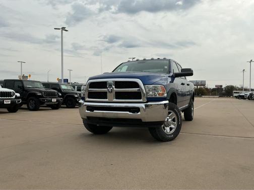2017 RAM 2500 Tradesman Crew Cab 4x4 6'4' Box
