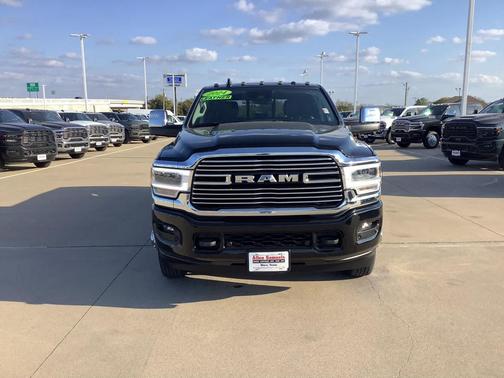 2024 RAM 3500 Laramie Crew Cab 4x4 8' Box