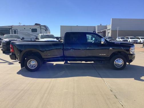 2024 RAM 3500 Laramie Crew Cab 4x4 8' Box