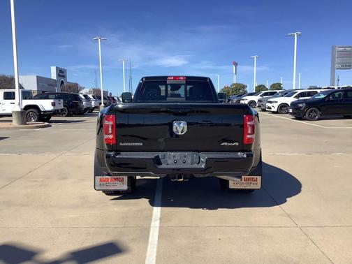 2024 RAM 3500 Laramie Crew Cab 4x4 8' Box